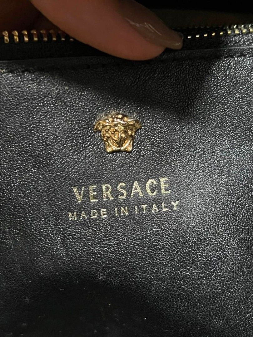 Versace Black Leather Empire Palazzo Tote (Category: Shoulder Bags) located in Sorsogon. Submitted by ukay_finds9.9 (Listing ID 1469290720, Image 2). Description: Accepting counter offer.