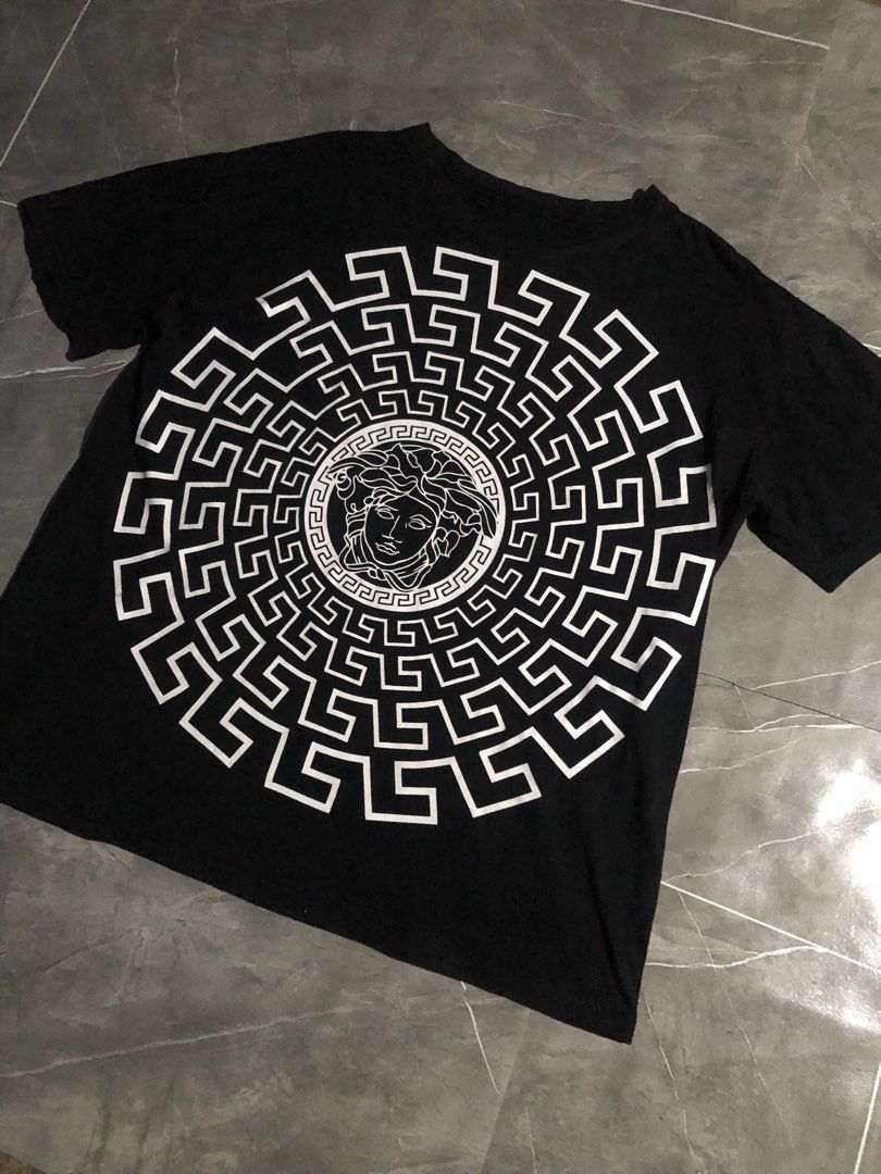 Versace Mega print (Category: Activewear) located in Manila. Submitted by buksthrifthing (Listing ID 1469286039, Image 3). Description: 24 by 27 Can fit to medium large and xL No issue cut tags only Pref off good for psg Excellent condi 9.5/10 color rate.