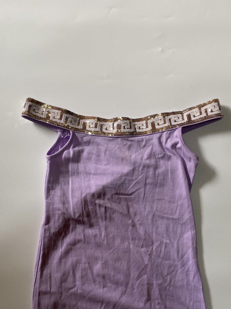 Versace Young Off Shoulder (Category: Sleeveless) located in Makati City. Submitted by la_femme_by_bncks (Listing ID 1469275020, Image 3). Description: Length 22 Width 12 Measured it by inches Issue: N/A This is a pre-loved/thrifted items and may show minor signs of issue due to its vintage nature. Kindly manage expectations. No refunds or exchanges will be accepted. 📍Pasay City DM for inquiries..