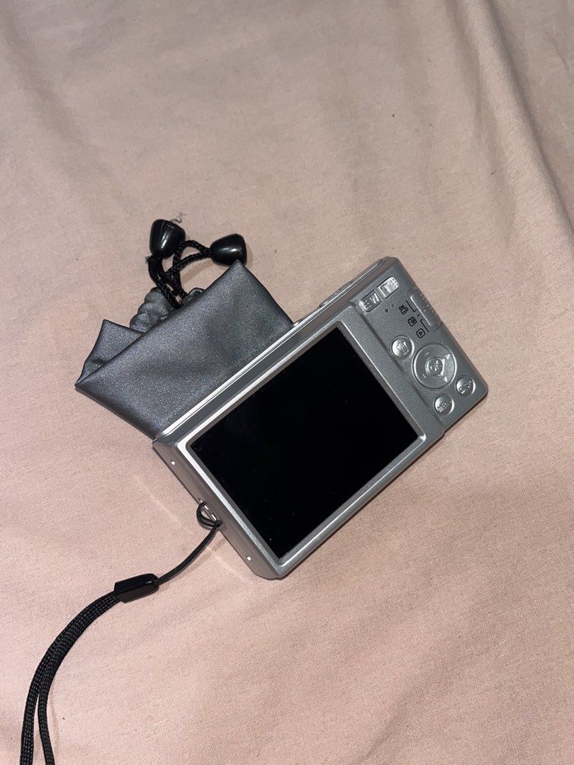 VETEK Camera (Category: Cameras) located in Manila. Submitted by r_zlxa (Listing ID 1469270531, Image 2). Description: - Model: Silver 4K Ultra HD Digital Camera - Resolution: 44.0 Mega Pixels - Zoom: 16x powerful zoom lens - Condition: Fully functional, powers on and charges via type C - Inclusions: Gray drawstring pouch and black wrist strap - Features: Compact point and shoot style with working rear menu screen.