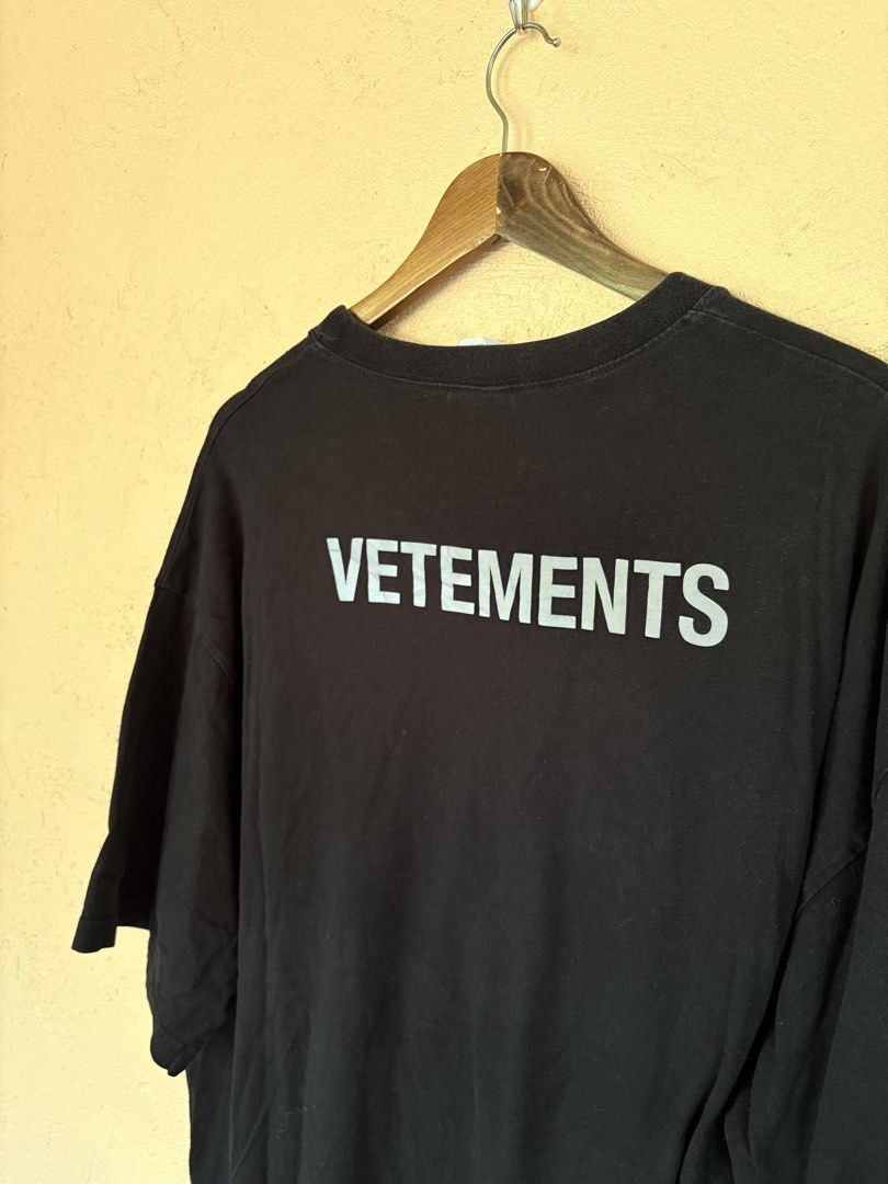 VETEMENTS (Category: Tshirts & Polo Shirts ) located in Pozorrubio. Submitted by zionegotthrift (Listing ID 1469191518, Image 3). Description: VETEMENTS SIZE LARGE ON TAG EXCELLENT CONDITION NO ISSUE DIMENSION: 25W 30L.