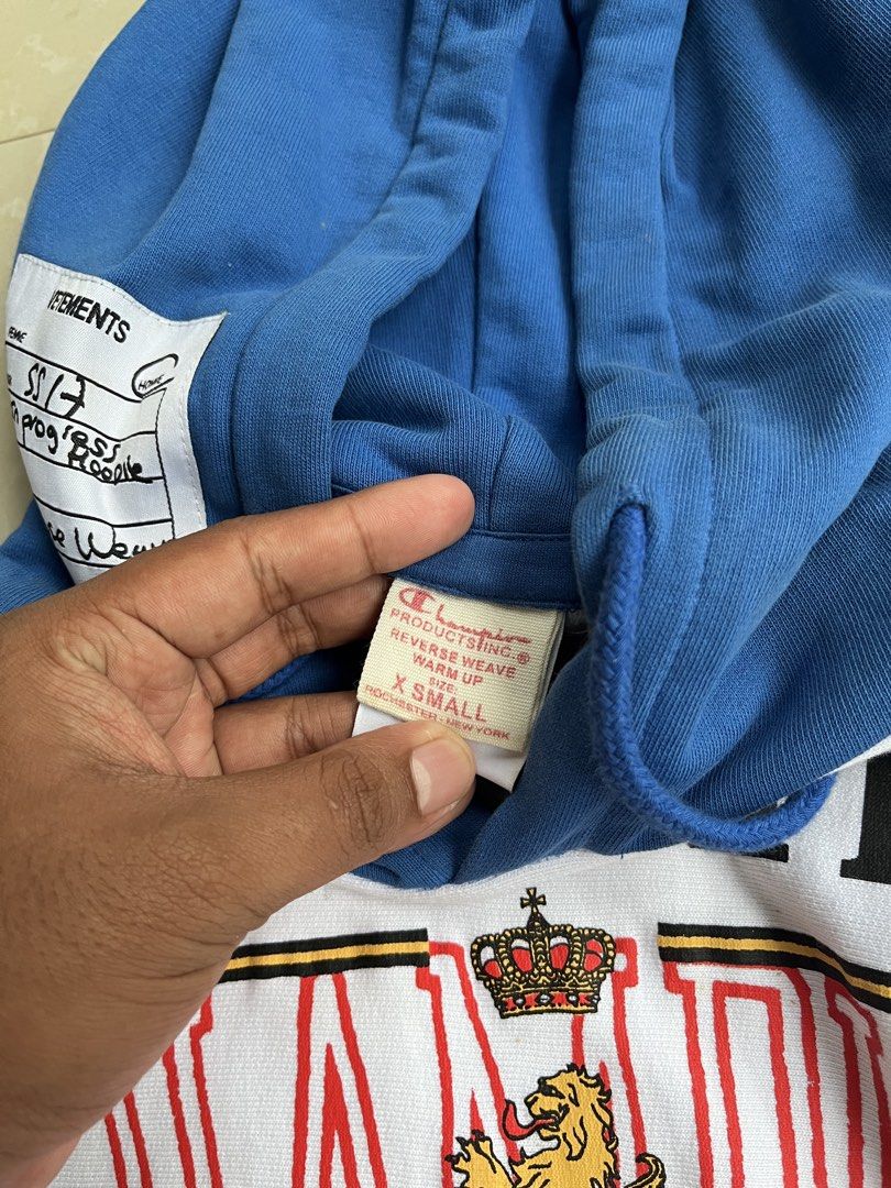 Vetements X Champion (Category: Luxury Apparel) located in Leyte. Submitted by jaybee_parel19 (Listing ID 1469286000, Image 3). Description: Vetements x Champion 26x30 Complete tags Color rate: 9.5/10 No issue Excellent Condition Authentic✅ Dm📩📩📩.
