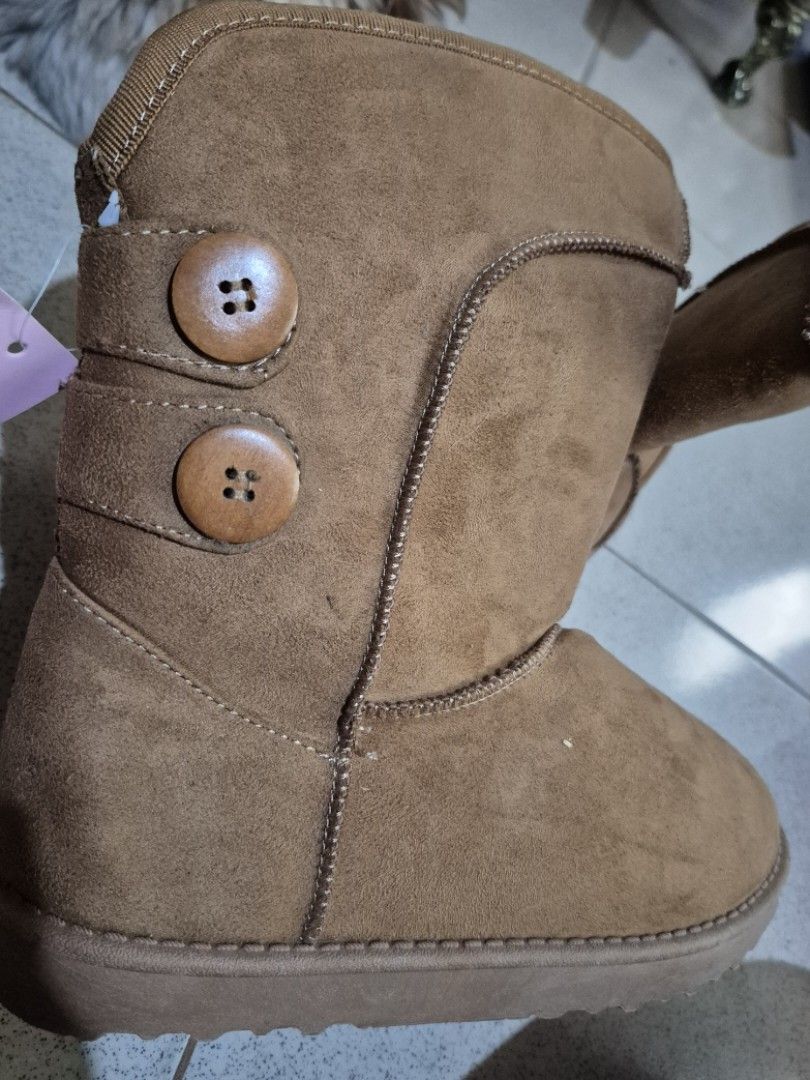 Via Pinky Coco Boots (Category: Boots) located in Quezon City. Submitted by bgamanth (Listing ID 1469199120, Image 2). Description: DETAILS - Brand: Via Pinky - Style Name: 7COCO-82 - Color: Camel - Size: 9 - Condition: Brand new with original tag attached - Features: Soft faux fur inner lining RFS: Not my style - Tried once or twice, the product already has creases from storage (not use) - - Shipped from Canada - Price is negotiable for sure buy