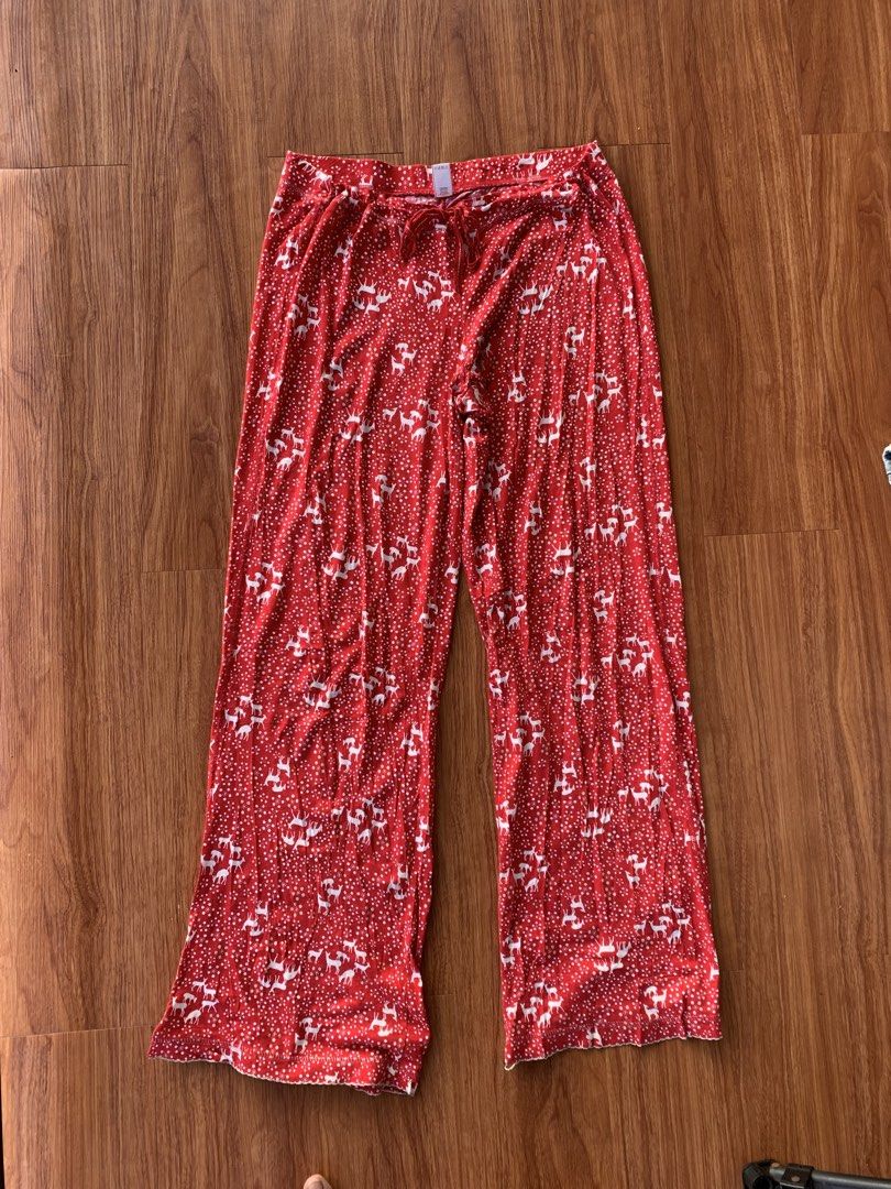 Victoria’s Secret Pajama (Category: Other Bottoms) located in Cebu City. Submitted by hiddenlabel (Listing ID 1469382475, Image 2). Description: VS PAJAMA -MED-LARGE -very comfy to wear perfect for this Christmas🦌🎄.