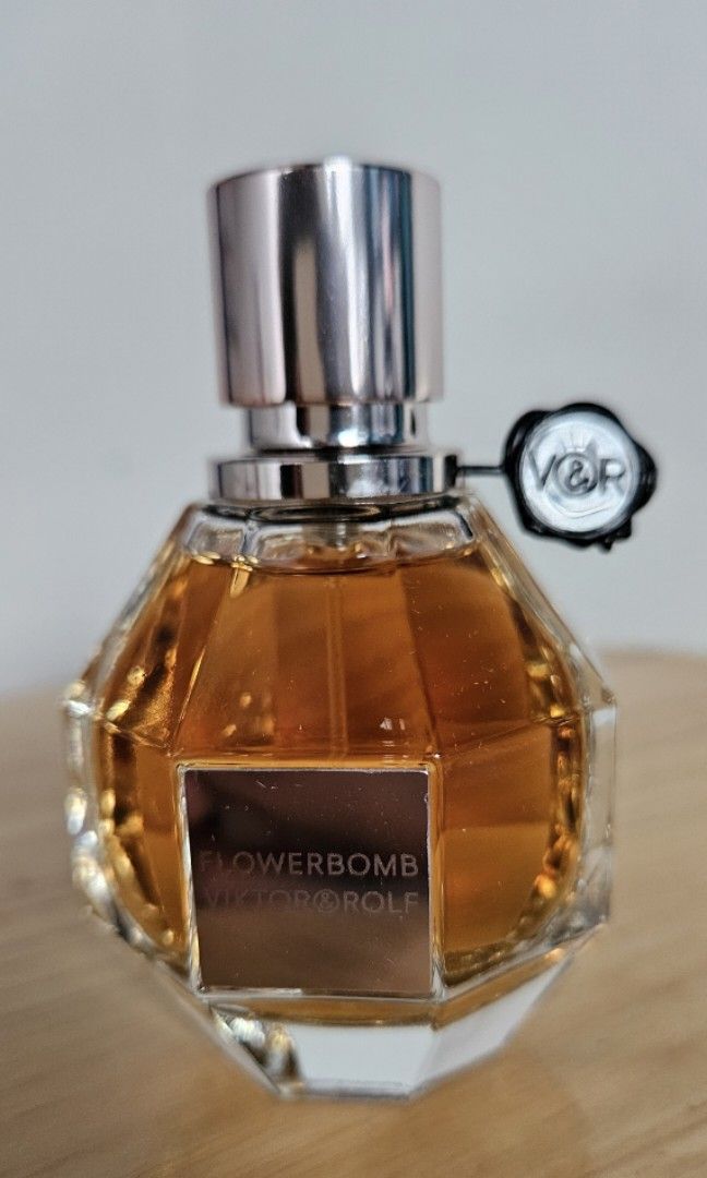 Viktor & Rolf Flowerbomb EDP 50ml Perfume Partial (Authentic 2022 Batch) (Category: Fragrance & Deodorants) located in Quezon City. Submitted by preppyraven (Listing ID 1469193519, Image 3). Description: WTS / LETTING GO: Viktor & Rolf Flowerbomb Eau de Parfum (50ml) Authentic partial bottle up for grabs! If you love rich, ultra-long-lasting sweet florals, this beautifully matured batch is perfect for your collection. • Brand / Scent: Viktor & Ro