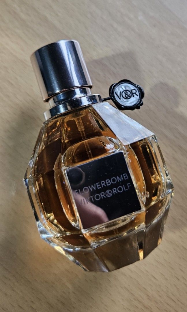 Viktor & Rolf Flowerbomb EDP 50ml Perfume Partial (Authentic 2022 Batch) (Category: Fragrance & Deodorants) located in Quezon City. Submitted by preppyraven (Listing ID 1469193519, Image 2). Description: WTS / LETTING GO: Viktor & Rolf Flowerbomb Eau de Parfum (50ml) Authentic partial bottle up for grabs! If you love rich, ultra-long-lasting sweet florals, this beautifully matured batch is perfect for your collection. • Brand / Scent: Viktor & Ro