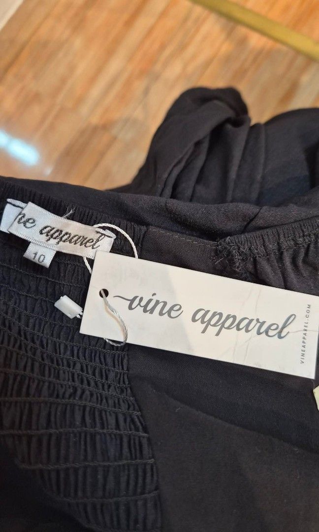 Vine Apparel Dress (Category: Dresses) located in San Andres. Submitted by helpmedeclutter08 (Listing ID 1469347522, Image 2). Description: Medium on tag. Super nice in actual..