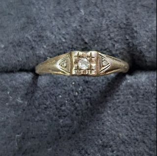 (Category: ) located in . Submitted by kathgoldvintagepreowned (Listing ID 1469195074, Image 1). Description: .