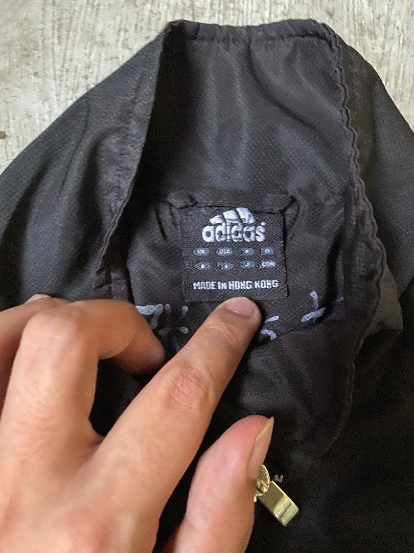 Vintage Adidas Black Track Jacket XL (Category: Coats, Jackets and Outerwear) located in Real. Submitted by koymiksbuynsell (Listing ID 1469266792, Image 2). Description: 21 width 27 length .