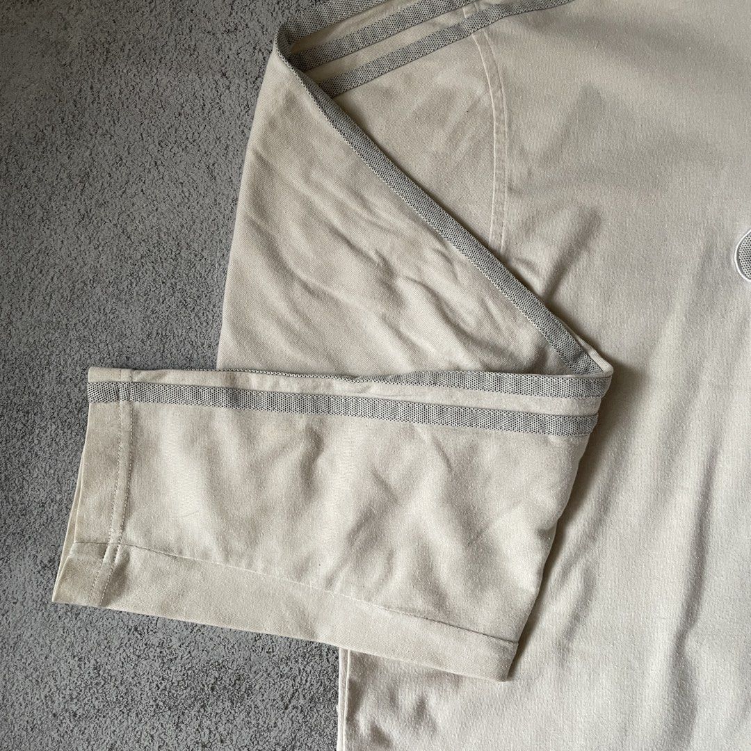 Vintage Adidas Pullover Longsleeve T-shirt (Category: Coats, Jackets and Outerwear) located in Makati City. Submitted by hdn.rck (Listing ID 1469307415, Image 3). Description: .