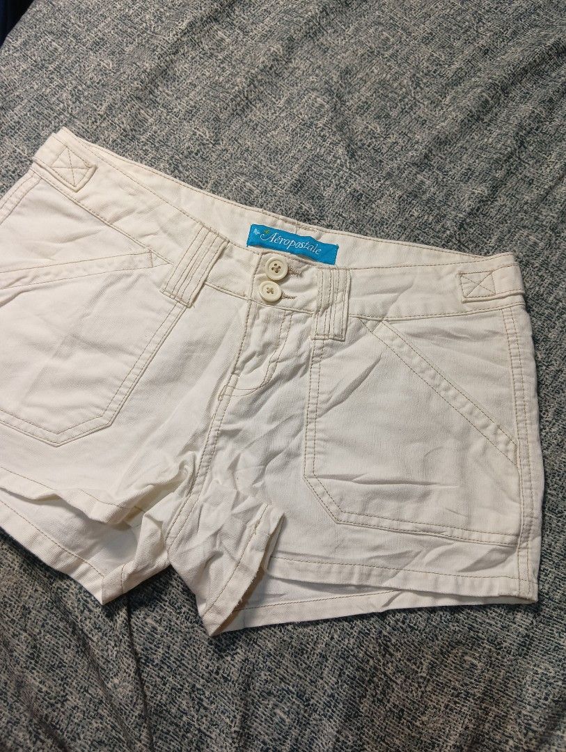 Vintage Aeropostale short (Category: Shorts) located in Binangonan. Submitted by uhwhynot (Listing ID 1469304648, Image 1). Description: .