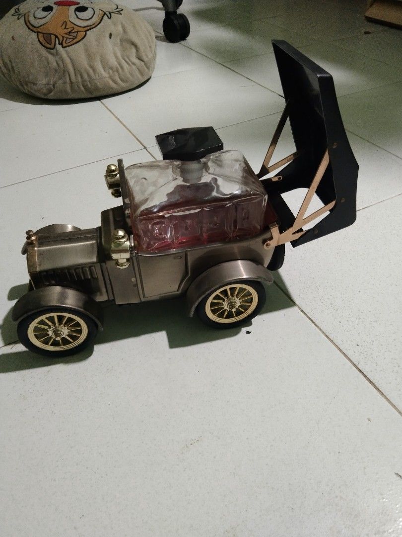 Vintage bar car display (Category: Looking For) located in Caloocan City. Submitted by noeld316982578 (Listing ID 1469162761, Image 1). Description: pm sa my gusto Taguig location.