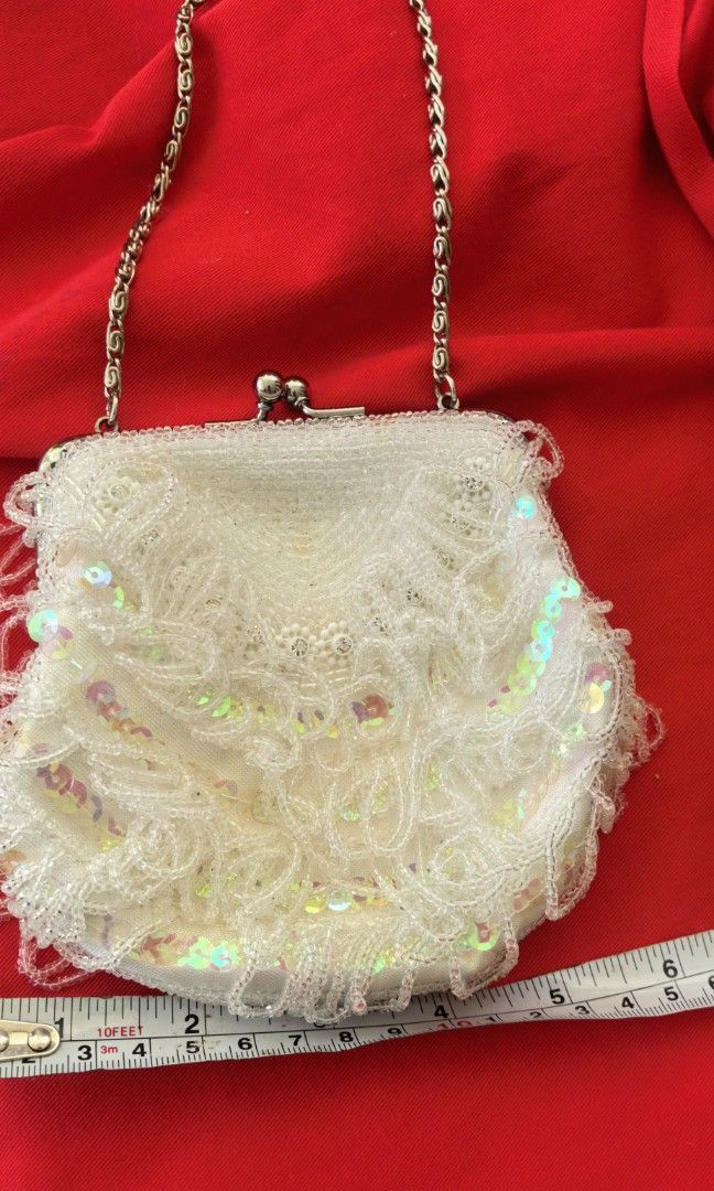 Vintage beaded white clutch with silver chain (Category: Purses & Pouches) located in Tuguegarao City. Submitted by zenphoenix-7ad615 (Listing ID 1469186974, Image 2). Description: White beaded necklace With small dirt I will try to remove it.
