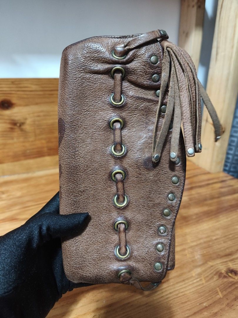 Vintage beaure wallet (Category: Wallets & Card holders) located in Baguio. Submitted by queenlyne_vintage_rare_finds (Listing ID 1469217598, Image 1). Description: .