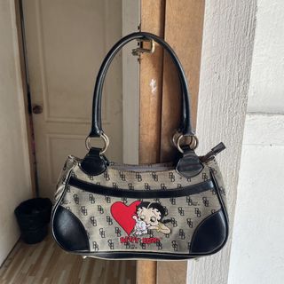 (Category: ) located in . Submitted by miks_thrift (Listing ID 1469331466, Image 1). Description: .