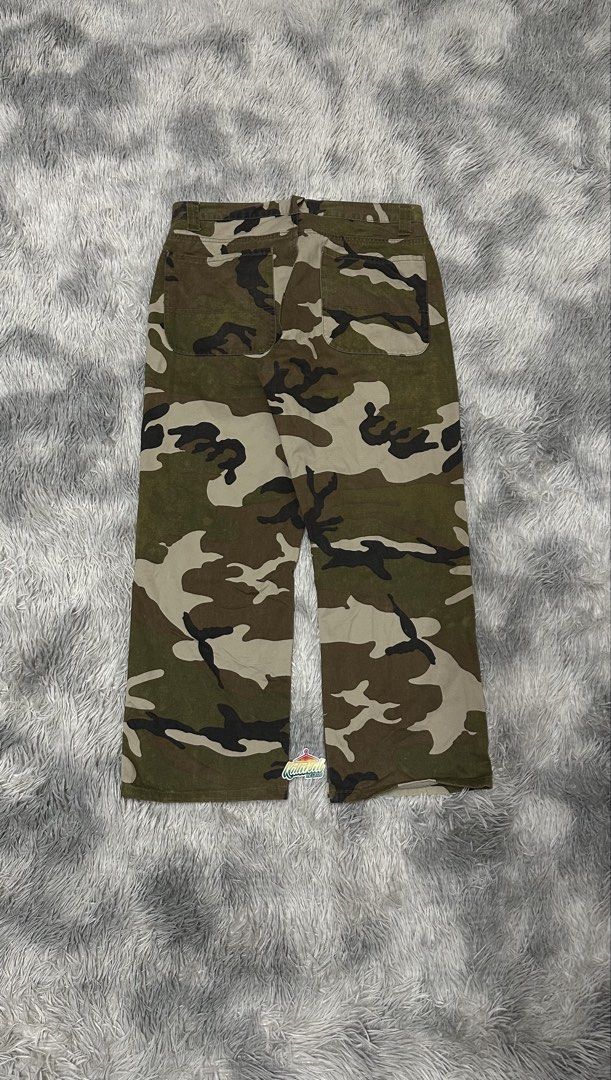 Vintage B*ffalo David Bitton Camouflage Pants (Category: Jeans) located in Manila. Submitted by paulovenegaskalakal2020 (Listing ID 1469257268, Image 1). Description: For sale! Kalakal Vintage b*ffalo david bitton camouflage denim pants Size- 32 Length- 36.5 inches Thigh- 13.5 inches Knee- 9.5 inches Leg opening- 9 incges Discoloration Sign of usage Good MINE 1,499 +sf.