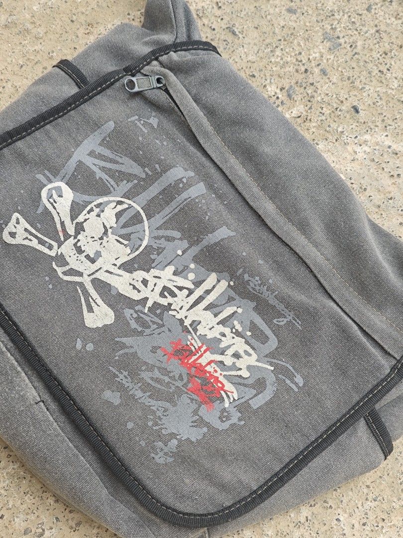 Vintage billabong sling bag (Category: Sling Bags) located in Manila. Submitted by wegotthrifts (Listing ID 1469162260, Image 3). Description: +shipping fee.