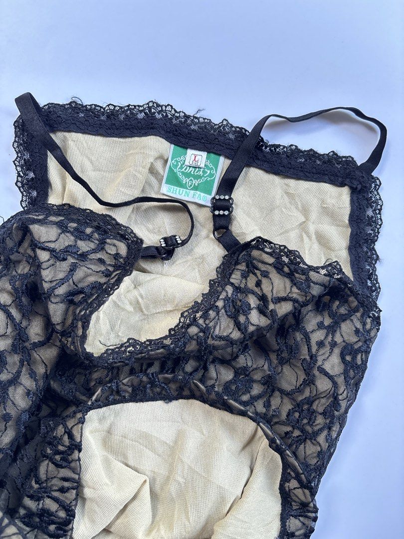 Vintage black lace top (Category: Others Tops) located in San Enrique. Submitted by getsthrift (Listing ID 1469270230, Image 2). Description: no issue s-m.