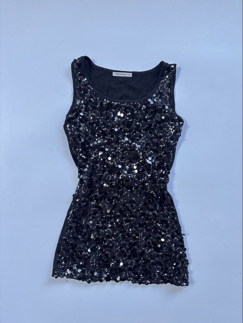 Vintage black sequins top (Category: Sleeveless) located in San Enrique. Submitted by getsthrift (Listing ID 1469268961, Image 1). Description: no issue s-m.