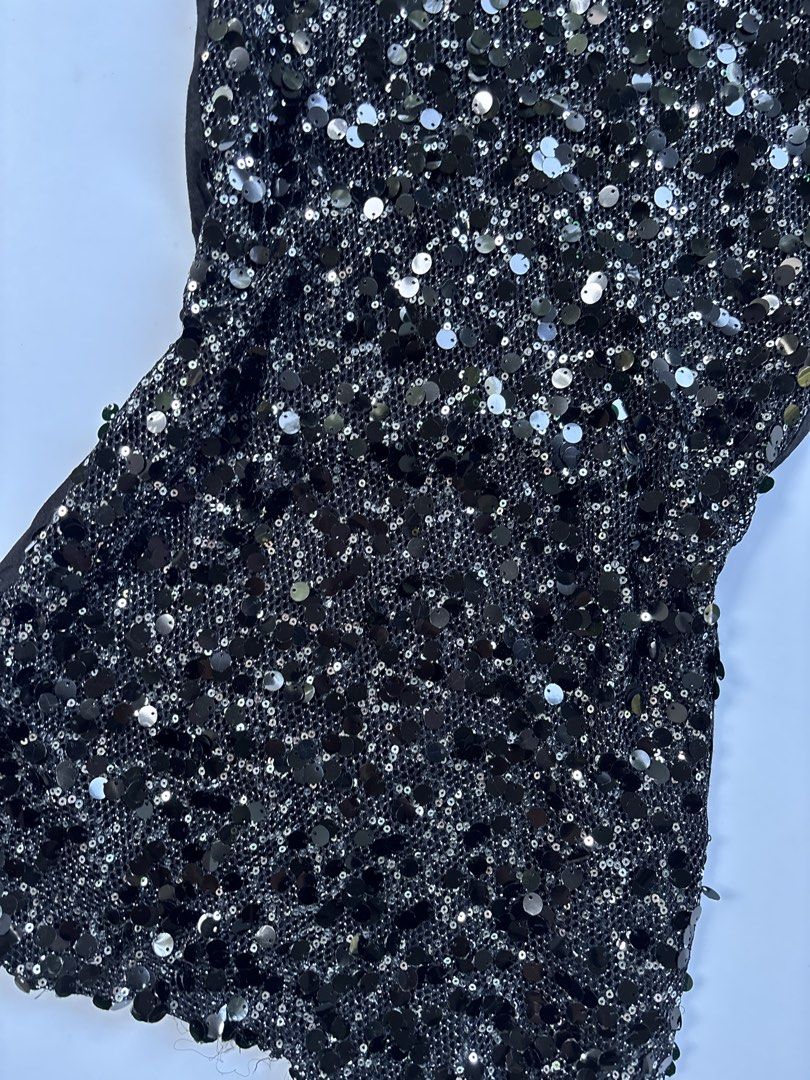 Vintage black sequins top (Category: Sleeveless) located in San Enrique. Submitted by getsthrift (Listing ID 1469268961, Image 2). Description: no issue s-m.