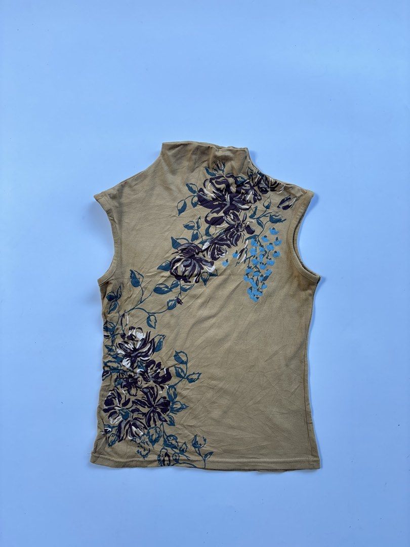 Vintage brown floral turtle neck top (Category: Others Tops) located in San Enrique. Submitted by getsthrift (Listing ID 1469269164, Image 1). Description: no issue s-m.