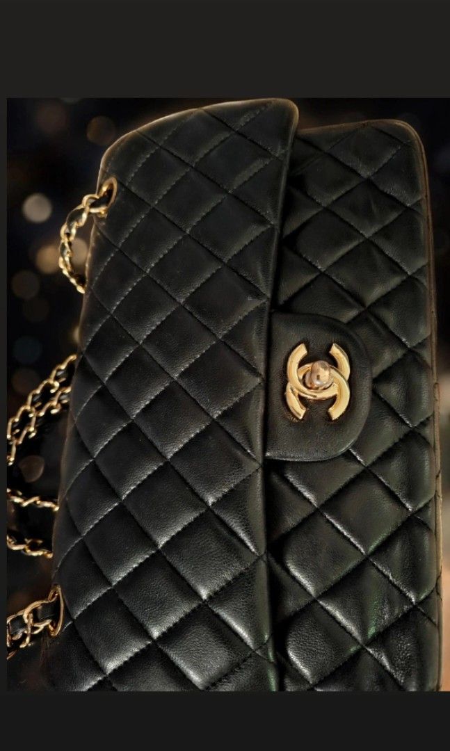 Vintage Change Flap (Category: Luxury Bags & Wallets) located in Cebu City. Submitted by thesocialr40743 (Listing ID 1469247710, Image 2). Description: 📌Clearance sale Then: 9500 Now: 5500 📌Got this from Thailand thrift center ( 3 yrs ago) Lost holo sticker it was just sticking pero wala na I guess dumikit sa filler/bag organizer ko before 🥲.