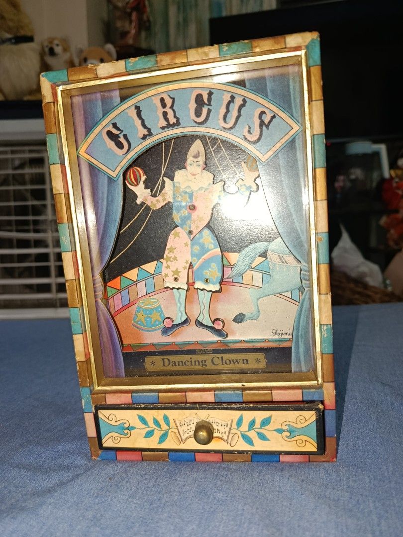 Vintage circus dancing clown (de Susi not working) (Category: Vintage Collectibles) located in Quezon City. Submitted by kristal68 (Listing ID 1469222599, Image 1). Description: .