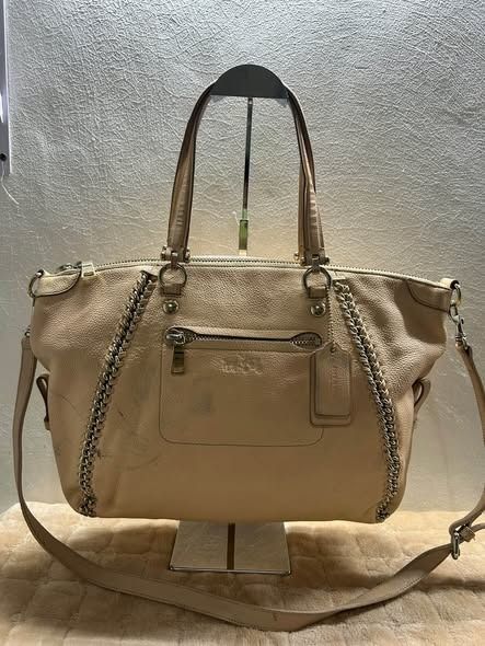 VINTAGE COACH LEATHER SATCHEL BAG (Category: Shoulder Bags) located in Caloocan City. Submitted by j3ngsanity (Listing ID 1469291140, Image 1). Description: ISSUE : NEED WASH / SIGN OF USAGE .