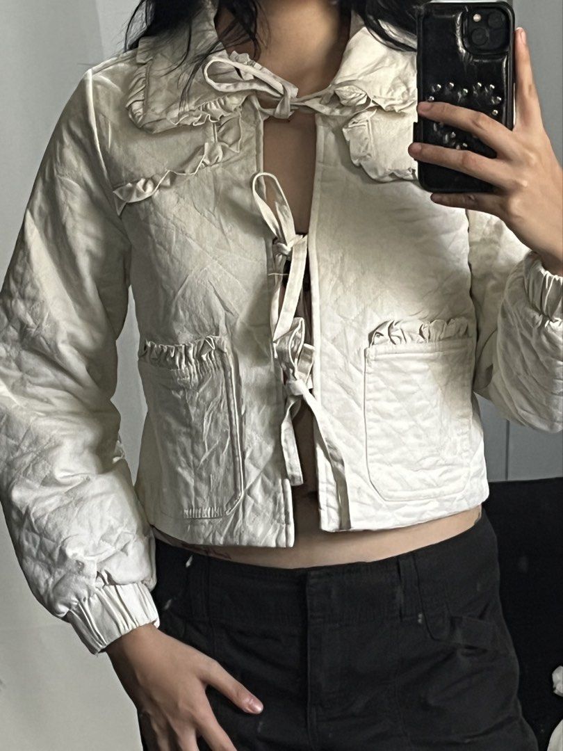 Vintage Cream quilted tie top jacket (Category: Coats, Jackets and Outerwear) located in Bulacan. Submitted by _lokaa (Listing ID 1469196794, Image 2). Description: no flaws ang ganda nito upto med.