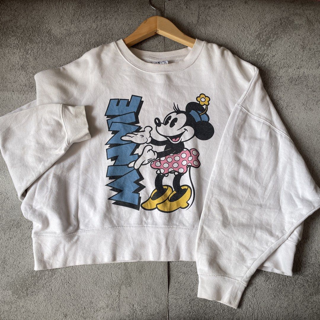 Vintage Disney Mickey & Co. Graphic Pullover Cropped Sweatshirt (Category: Coats, Jackets and Outerwear) located in Makati City. Submitted by hdn.rck (Listing ID 1469308391, Image 1). Description: .