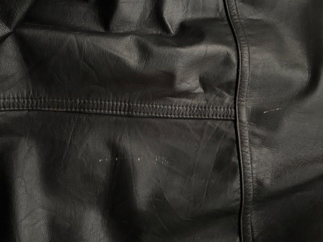 Vintage Durante Large Leather Jacket (Category: Coats, Jackets and Outerwear) located in Manila. Submitted by aloueueueu (Listing ID 1469248670, Image 3). Description: Can do meetups in bgc - delivery pref is lalamove Vintage Leather Jacket - super thick real leather! Can say use for winter Unisex! This is Women's XL for sure so it's a good oversized fit. I'd say it's heavy though! Please note there's also a leather smell because: vintage Size Sh