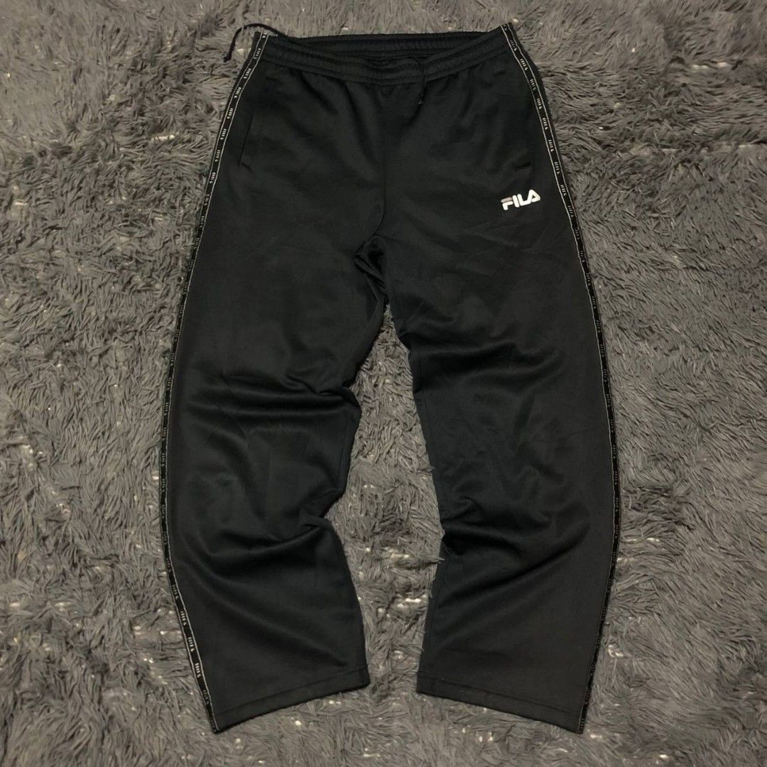 Vintage Fila Trackpants (Category: Activewear) located in Camiling. Submitted by thriftscape2024 (Listing ID 1469328130, Image 1). Description: Excellent Condition Color rate: 9/10 Issue: ❌❌❌ W: 26-40 L: 42 Thigh: 14 Leg Opening: 9.5.