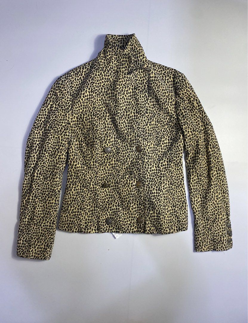 Vintage Gianfranco Ferre Jeans Leopard print Blazer (Category: Coats, Jackets and Outerwear) located in Manila. Submitted by streetw1se.ph (Listing ID 1469201862, Image 2). Description: Gianfranco Leopard Print Width:18 Length:23 Shoulder:15.5 Sleeve length:23 Hem:18.5 (Measured in inches) -No major Flaws -Good condition -Made in Italy .