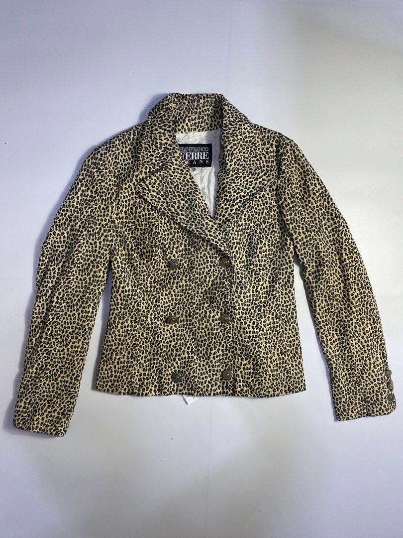 Vintage Gianfranco Ferre Jeans Leopard print Blazer (Category: Coats, Jackets and Outerwear) located in Manila. Submitted by streetw1se.ph (Listing ID 1469201862, Image 1). Description: Gianfranco Leopard Print Width:18 Length:23 Shoulder:15.5 Sleeve length:23 Hem:18.5 (Measured in inches) -No major Flaws -Good condition -Made in Italy .