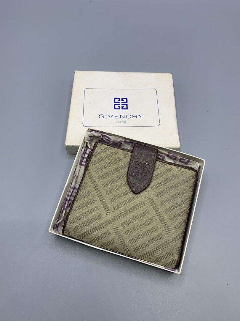 Vintage Givenchy Bi-Fold Wallet (Category: Wallets & Card Holders) located in Bulacan. Submitted by ridersthrift_ph (Listing ID 1469185245, Image 3). Description: Aunthentic Givenchy Bi-Fold Wallet With Card and Box [Size] Approx. W10.5 x H7.5 x D1.5cm 【Condition】 Exterior: BA rank There are slight stains and minor scratches. Interior: BA rank Chech flicks for details Gcash or Bank Payment Bulacan 📍.