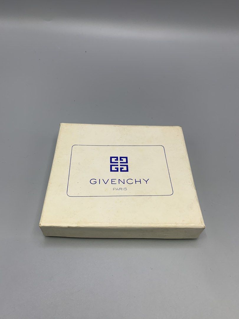 Vintage Givenchy Bi-Fold Wallet (Category: Wallets & Card Holders) located in Bulacan. Submitted by ridersthrift_ph (Listing ID 1469185245, Image 2). Description: Aunthentic Givenchy Bi-Fold Wallet With Card and Box [Size] Approx. W10.5 x H7.5 x D1.5cm 【Condition】 Exterior: BA rank There are slight stains and minor scratches. Interior: BA rank Chech flicks for details Gcash or Bank Payment Bulacan 📍.