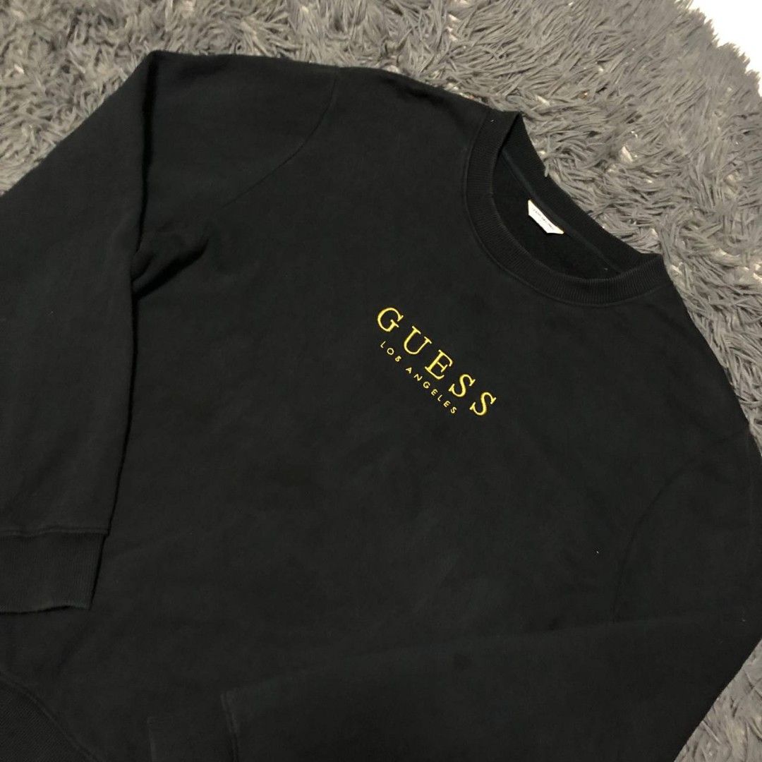 Vintage Guess Sweatshirt (Category: Activewear) located in Camiling. Submitted by thriftscape2024 (Listing ID 1469328379, Image 2). Description: Excellent Condition Color rate: 9/10 Issue: ❌❌❌ Dimes: W23xL27.
