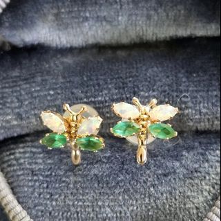 (Category: ) located in . Submitted by kathgoldvintagepreowned (Listing ID 1469189960, Image 1). Description: .