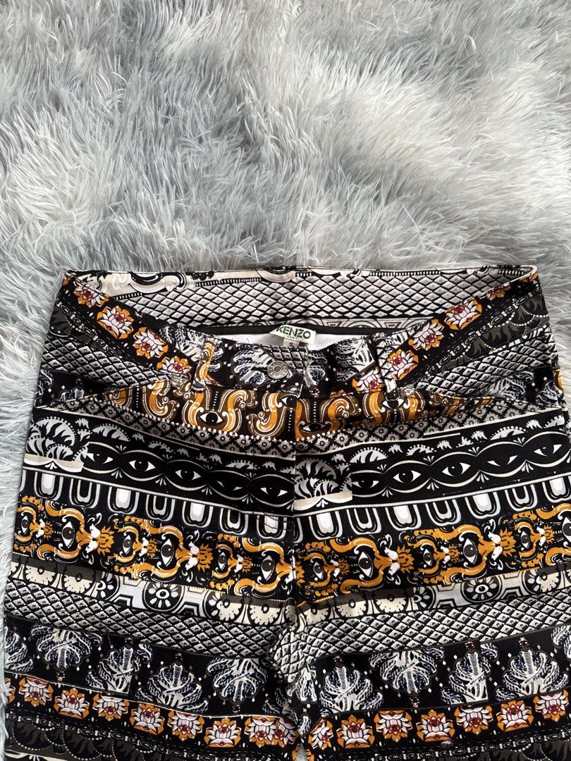 Vintage kenzo jeans (Category: Other Bottoms) located in Taguig. Submitted by mrwickjohn67 (Listing ID 1469366146, Image 2). Description: Like new hang tag na lang kulang. May ankle zip pala to diko na pic Issue: none Size: (in inches) Waist:29-30, Length: 38, Crotch: 11.5, Hem: 5 .