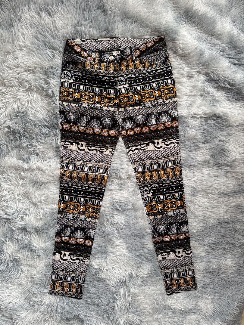 Vintage kenzo jeans (Category: Other Bottoms) located in Taguig. Submitted by mrwickjohn67 (Listing ID 1469366146, Image 1). Description: Like new hang tag na lang kulang. May ankle zip pala to diko na pic Issue: none Size: (in inches) Waist:29-30, Length: 38, Crotch: 11.5, Hem: 5 .