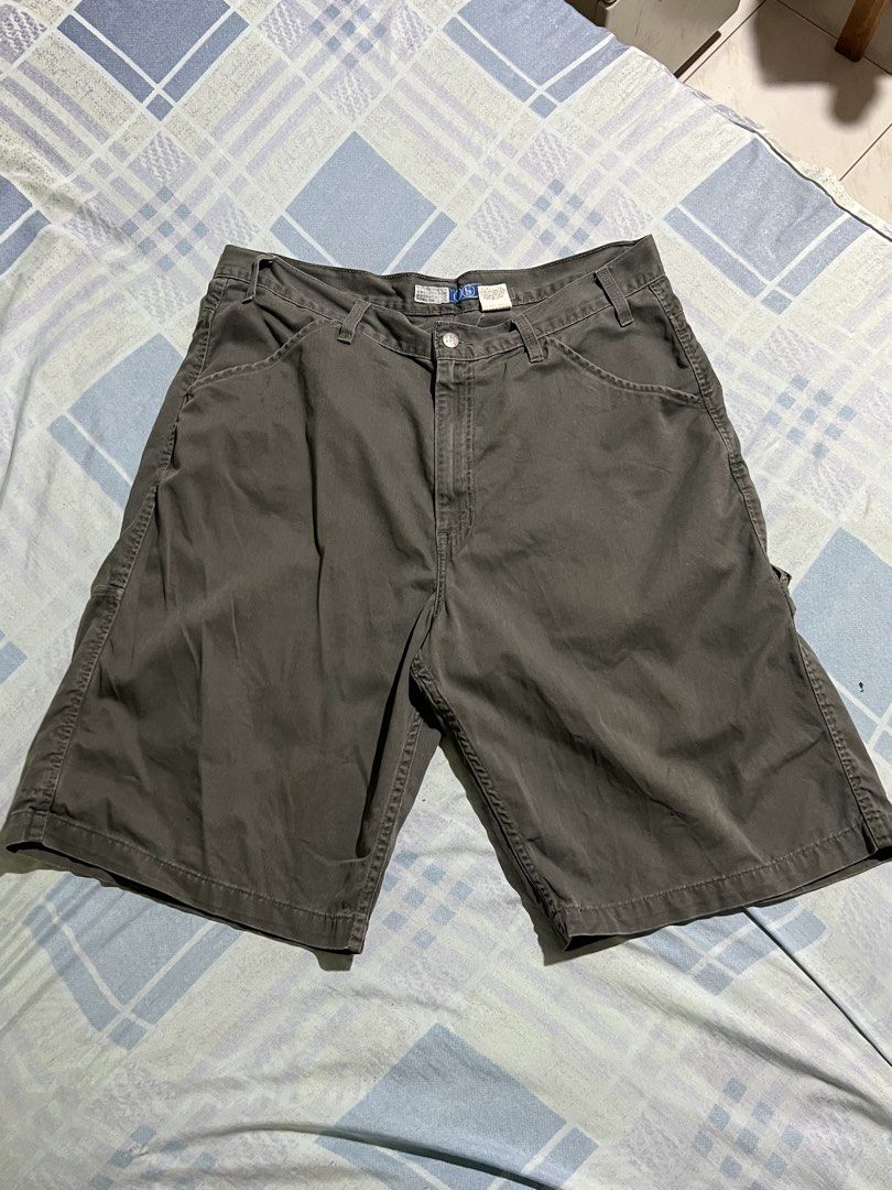 Vintage Levis L2 Carpenter Shorts (Category: Shorts) located in Cabuyao City. Submitted by kenzythrift_ (Listing ID 1469324150, Image 1). Description: Vintage Levis L2 Carpenter Shorts Paper Tags Made in Colombia 36 waistline 25 length 13 hem 1500 + sf J&T courier .