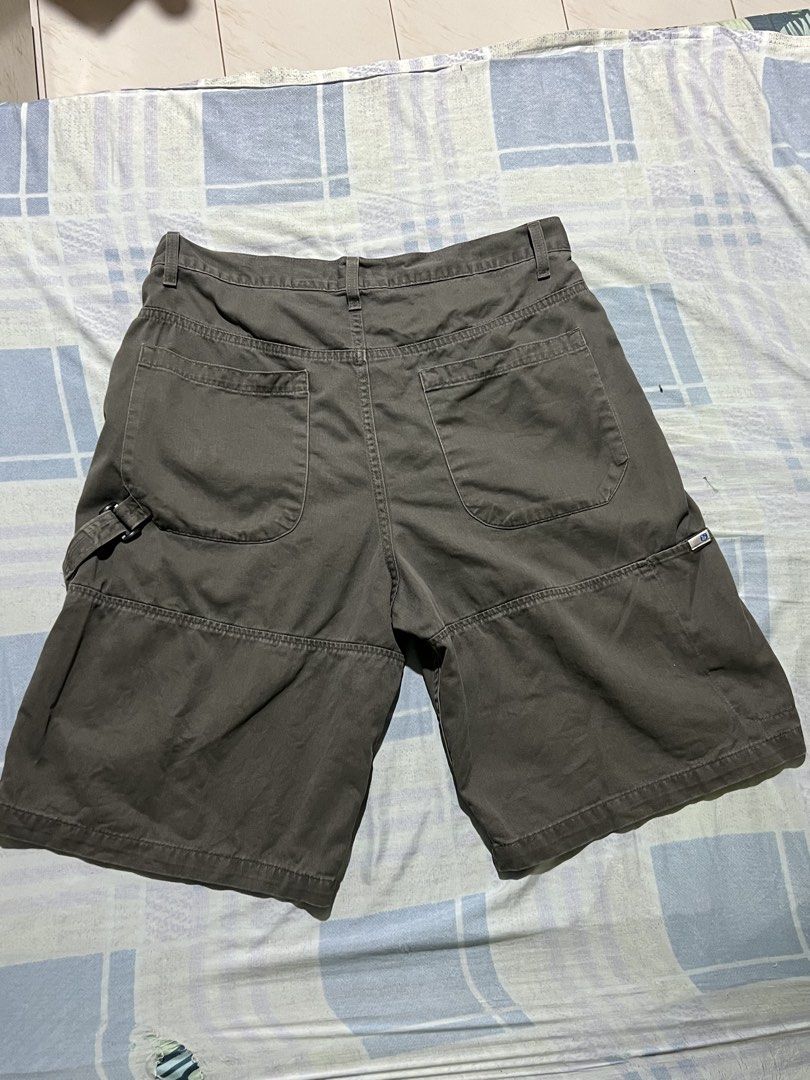 Vintage Levis L2 Carpenter Shorts (Category: Shorts) located in Cabuyao City. Submitted by kenzythrift_ (Listing ID 1469324150, Image 3). Description: Vintage Levis L2 Carpenter Shorts Paper Tags Made in Colombia 36 waistline 25 length 13 hem 1500 + sf J&T courier .