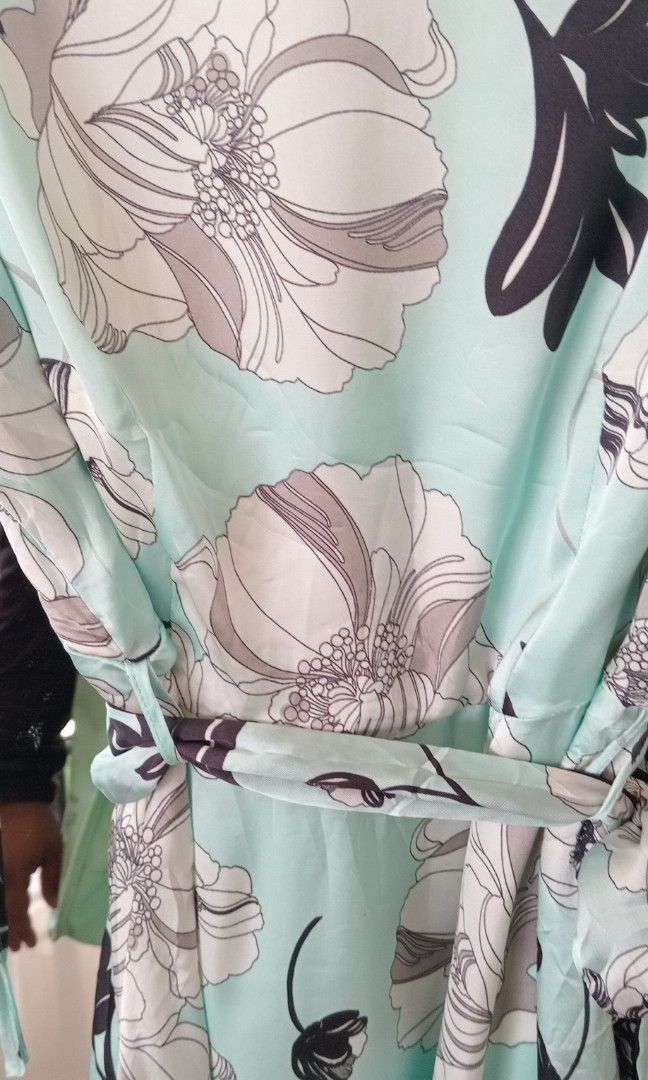 VINTAGE M&Co SILK DRESS (Category: Looking For) located in Makati City. Submitted by egsdhadghas (Listing ID 1469293644, Image 2). Description: in excellent condition. size XSMALL to small.
