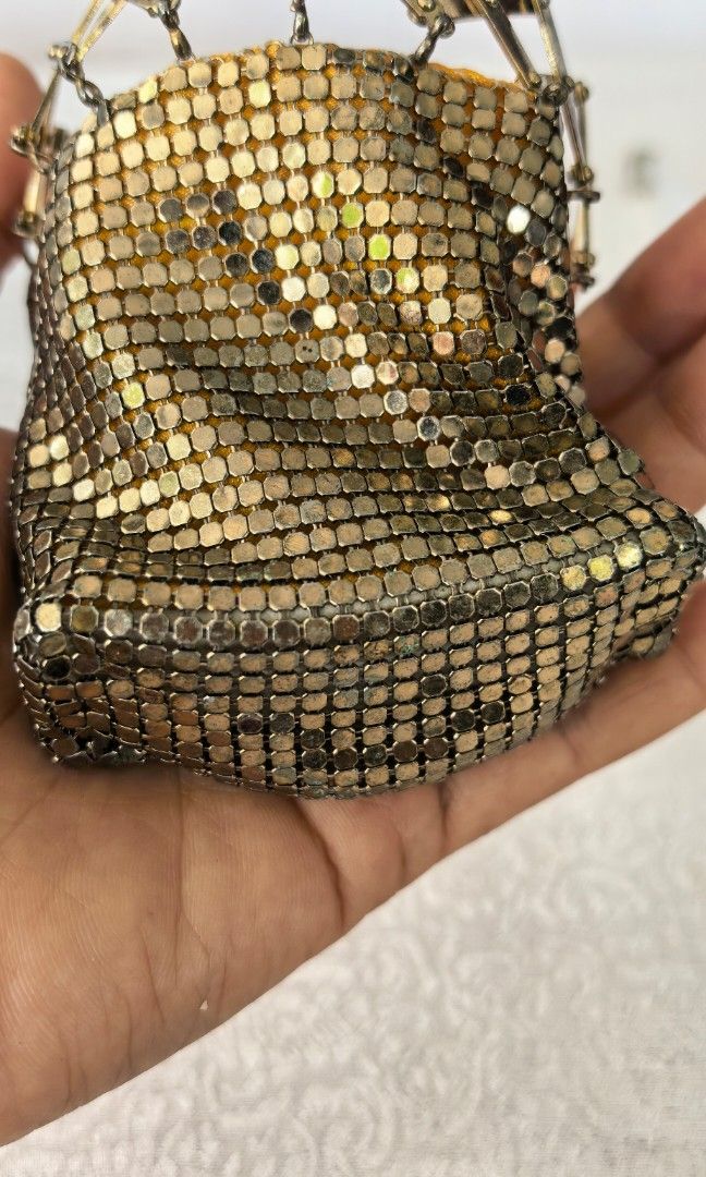 Vintage mesh beggar small wallet (Category: Wallets & Card holders) located in Tuguegarao City. Submitted by zenphoenix-7ad615 (Listing ID 1469201282, Image 3). Description: Vintage mesh beggars wallet With tarnish Na please see pictures.