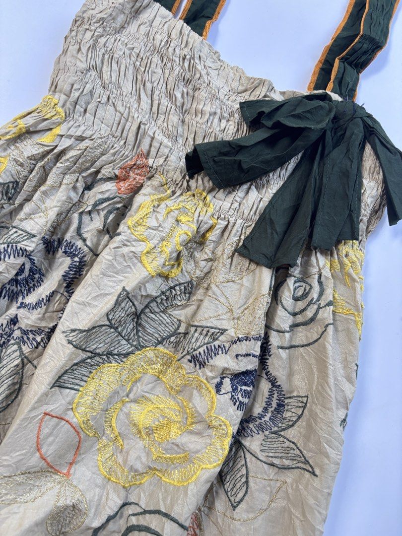 Vintage mia mia top (Category: Sleeveless) located in San Enrique. Submitted by getsthrift (Listing ID 1469269995, Image 2). Description: no issue s-m.