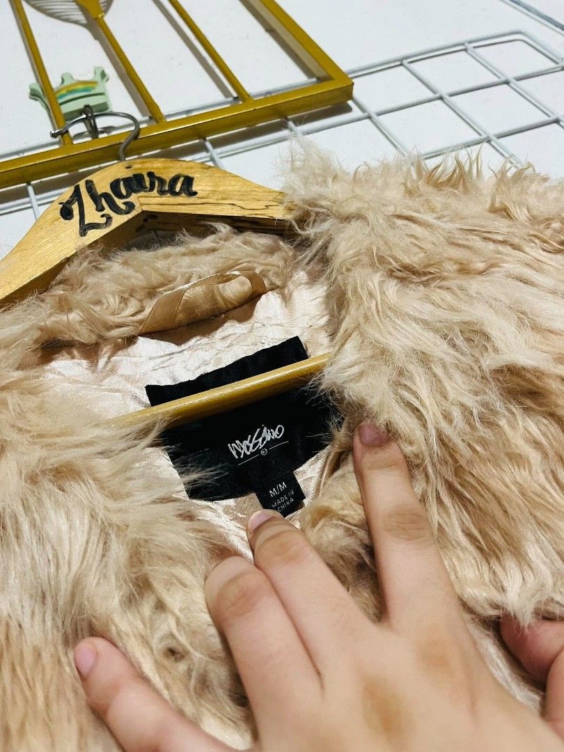 VINTAGE MOSSIMO FAUX FUR JACKET (Category: Coats, Jackets and Outerwear) located in Pagsanjan. Submitted by thriftyclothes33 (Listing ID 1469305117, Image 3). Description: 🔥 VINTAGE MOSSIMO FAUX FUR JACKET 🩷🧥 ✨ Blush pink / peach color ✨ Plush, textured tiered shag design ✨ Cropped, stylish silhouette ✨ Three-quarter sleeves ✨ Hook-and-eye front closures ✨ Smooth satin inner lining 🏷️ Medium on tag (fits S) 📏 Width 19" • Length 20" 👗 Fit: C