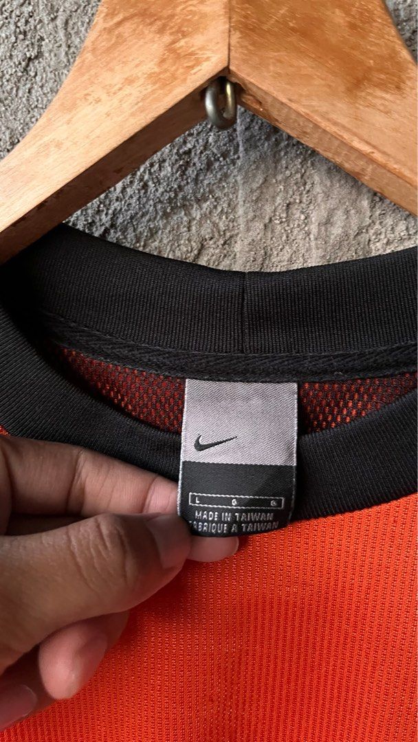 Vintage Nike Long Sleeve Sweatshirt (Category: Activewear) located in Cabuyao City. Submitted by kisyana (Listing ID 1469301772, Image 3). Description: .