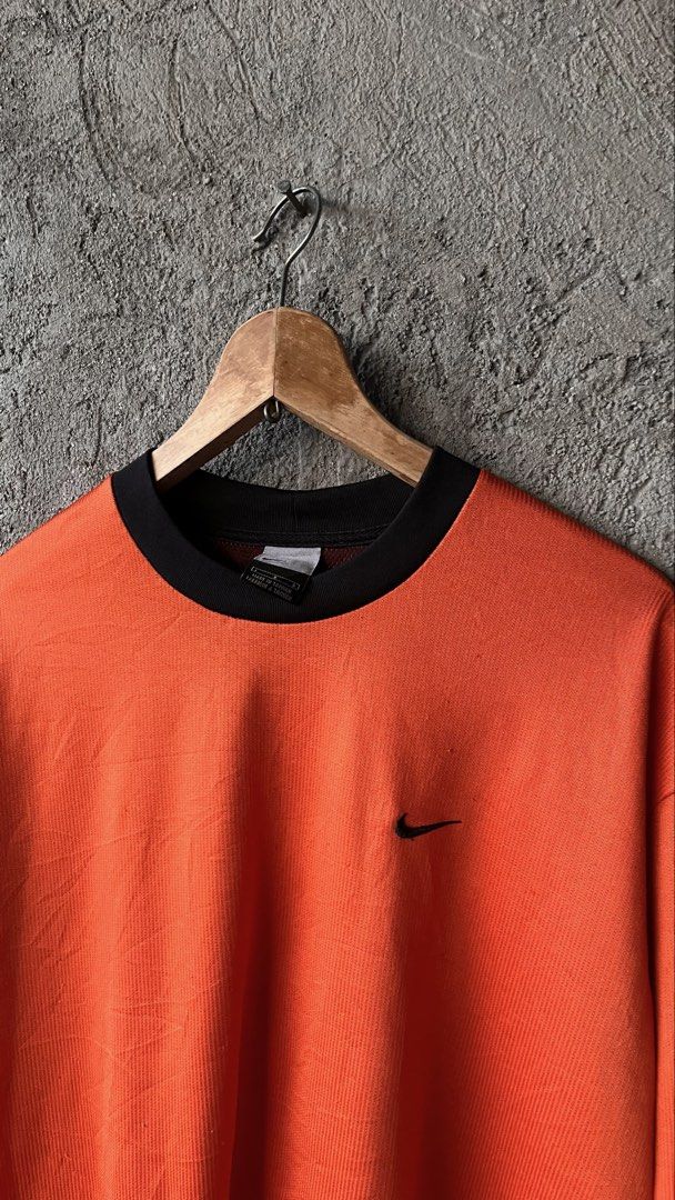 Vintage Nike Long Sleeve Sweatshirt (Category: Activewear) located in Cabuyao City. Submitted by kisyana (Listing ID 1469301772, Image 2). Description: .