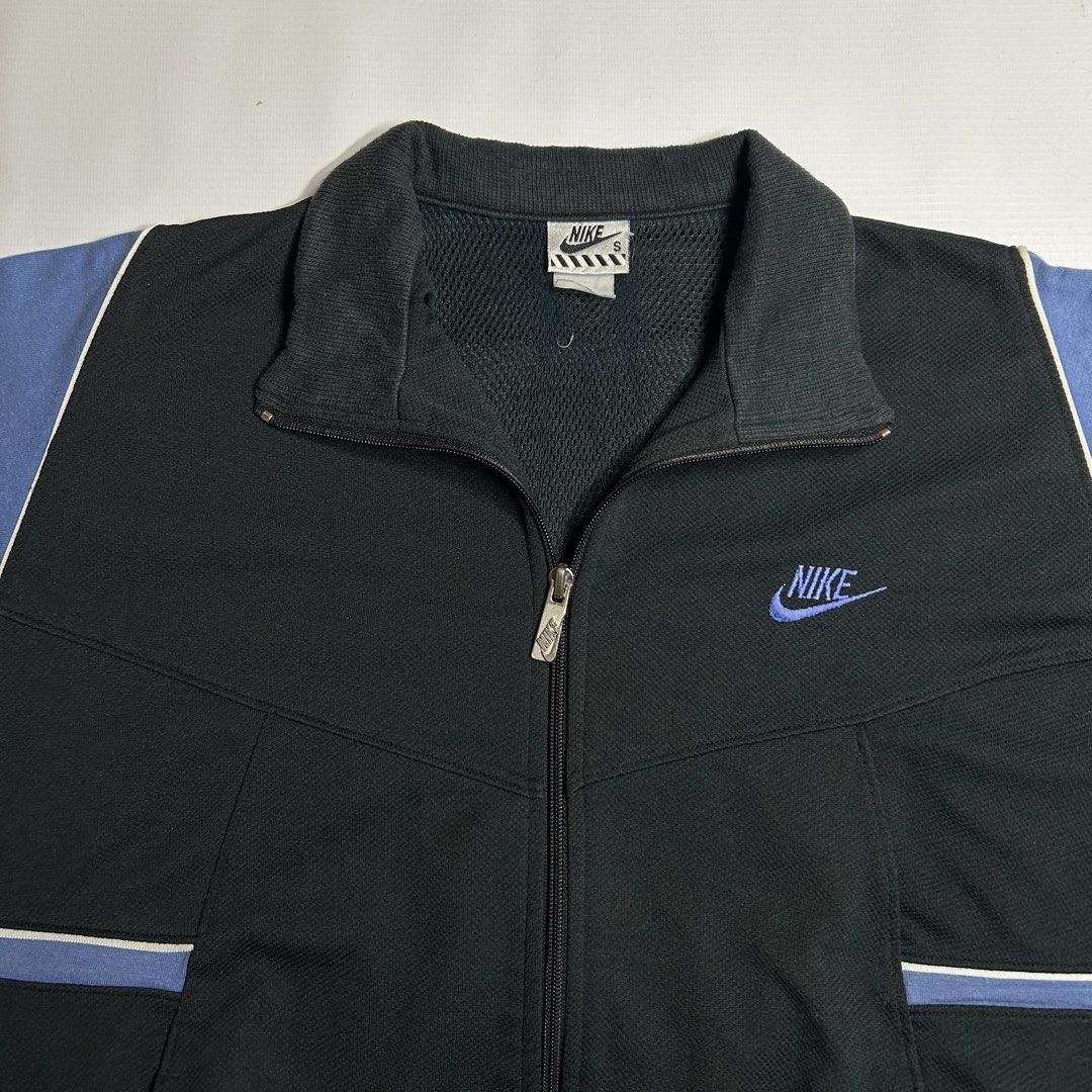 Vintage Nike Track Jacket (Category: Tshirts & Polo Shirts ) located in Antipolo. Submitted by wvyfrnds (Listing ID 1469169839, Image 2). Description: Vintage Nike Track Jacket Size: S Color: Gray/Blue Dimensions (Inches): Length: 23.5 Width: 21 Color Rate: 9/10 Issues - NONE 495 PLUS SF.
