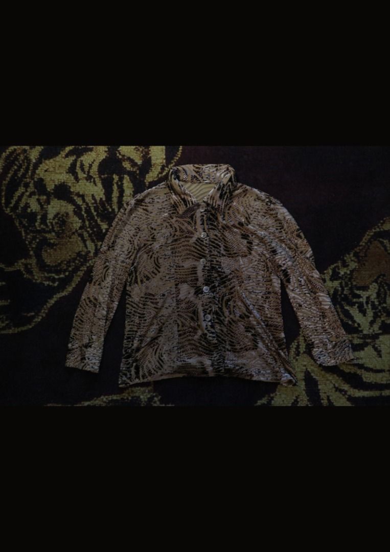 Vintage patterned button-down long sleeve shirt (Category: Longsleeves) located in Paranaque City. Submitted by skulkch (Listing ID 1469361734, Image 3). Description: - Style: Long sleeve button-down shirt with all-over abstract pattern - Colorway: Neutral brown and black tones - Fit: Relaxed fit with a collared neckline and front button closures - Fabric: Lightweight and comfortable - Versatility: Excellent layering piece for casual everyday out